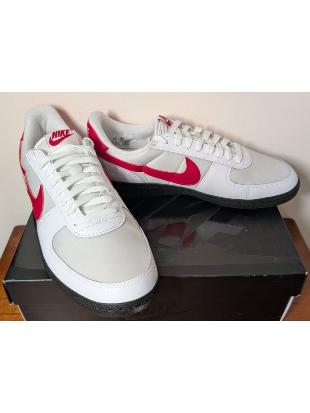 NEW NIKE Field General 82 White / Varsity Red Sneaker Shoe, Men's 10/Women's 11.